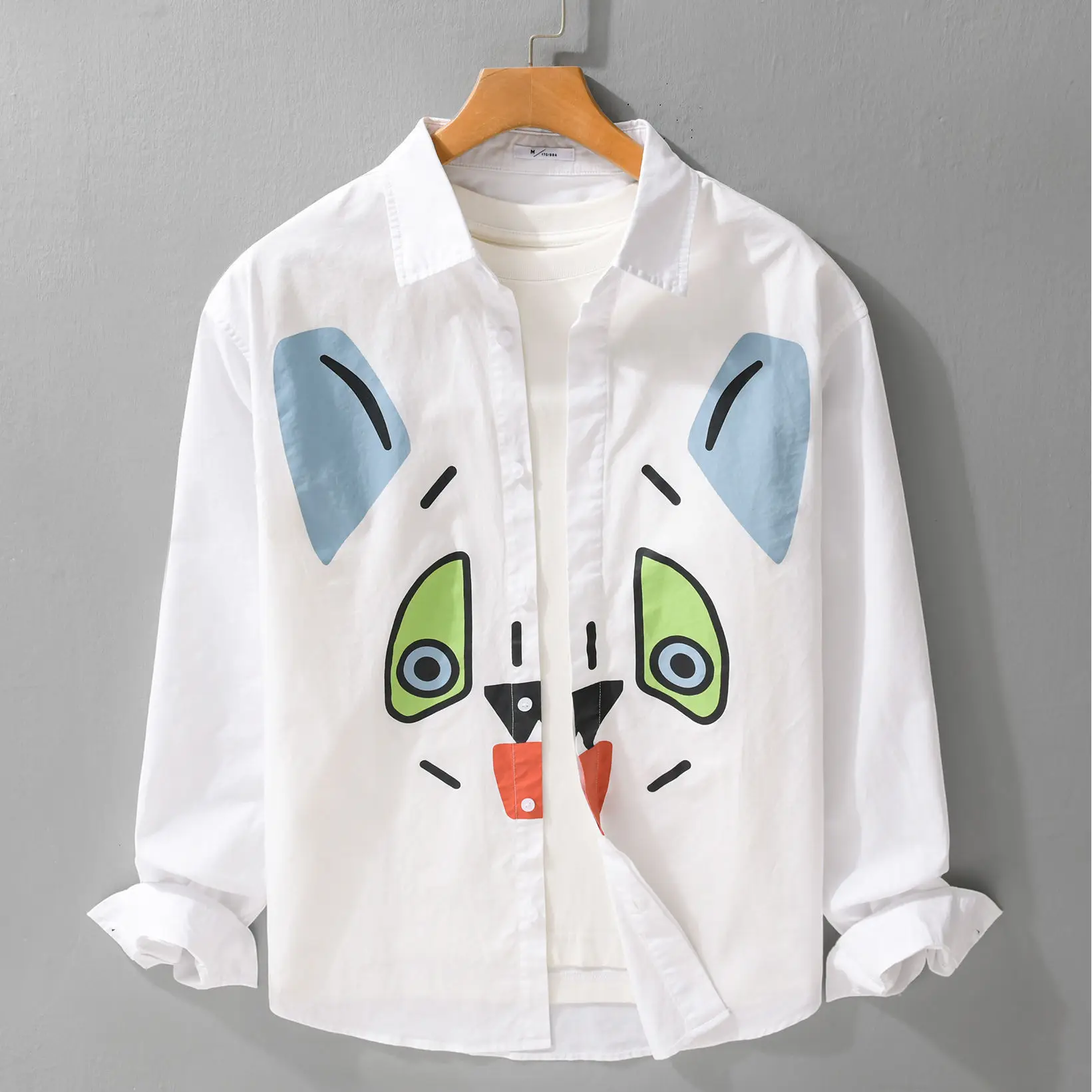 

Новая мужская рубашка с длинным рукавом 2026 года, белая, весна-лето, из чистого хлопка, повседневная, для подростков, с забавным мультяшным принтом, комфортная.