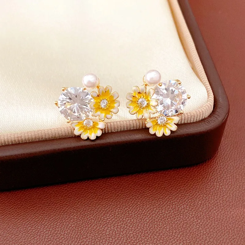 

Daisy Flower Zircon Pearl Stud Earrings Women Gold Plated Enamel Fashion Jewelry