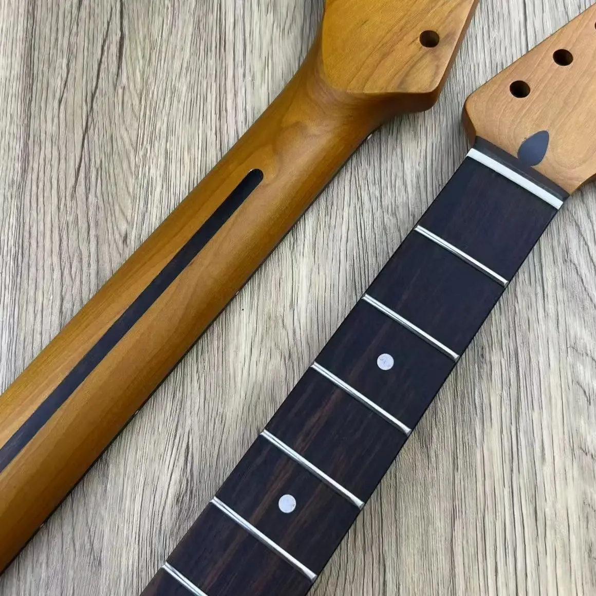 vintage-st-style-electric-guitar-neck-replacement-21-frets-contoured-back-rosewood-fingerboard