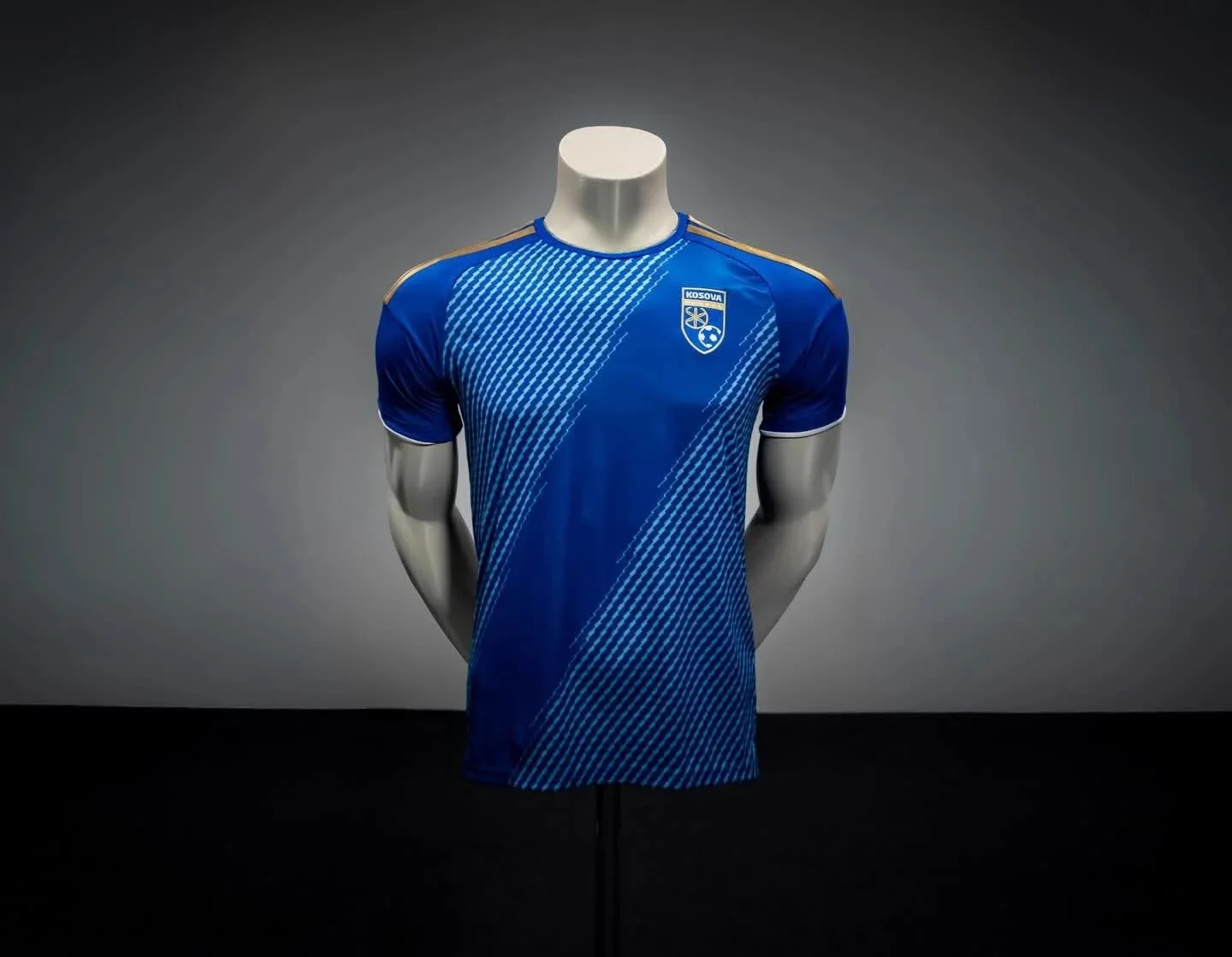 2026/27 Neuheiten Kosovo Herren Trikot Heim Locker Sitzend Schnell Trocknendes T-Shirt Geeignet für Alltag und Training Fanbekleidung – Detail 3