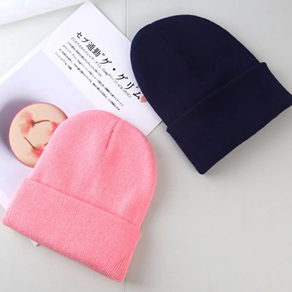 男性と女性のための厚くてカジュアルなビーニーキャップ,耳の保護,保温,モノクロのボンネット,屋外,かわいい,冬