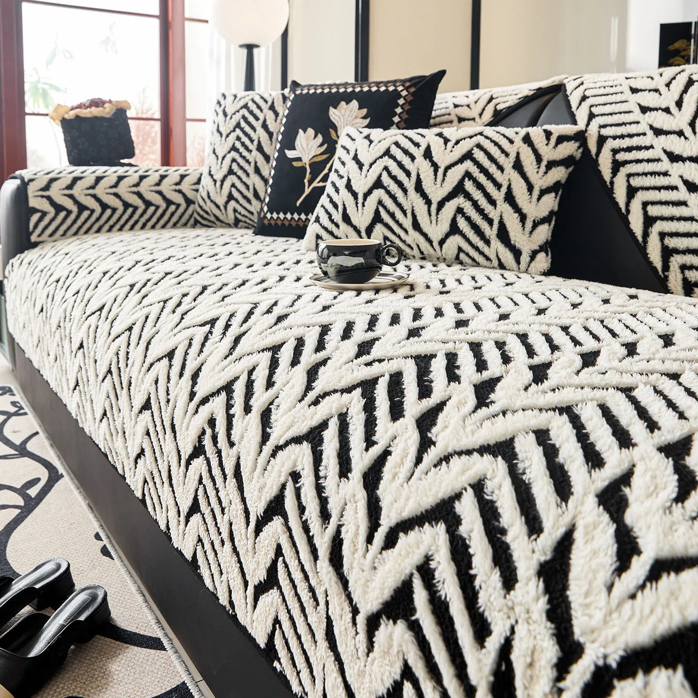 

2025 New Autumn and Winter Non Slip Sofa Cover Fabric One-piece Design Sofa Cushion French Style High Aesthetic Value Versatile