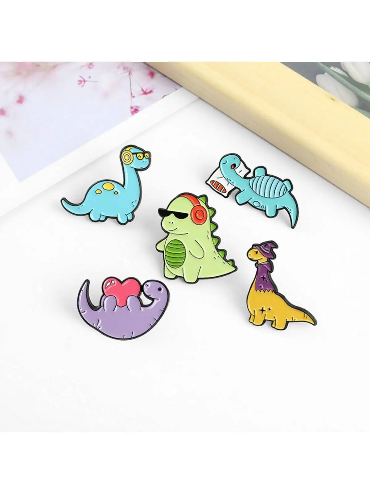 5pcs children cartoon animals watch small dinosaur-shaped alloy brooch, backpack accessories pin badge suitable for daily wear