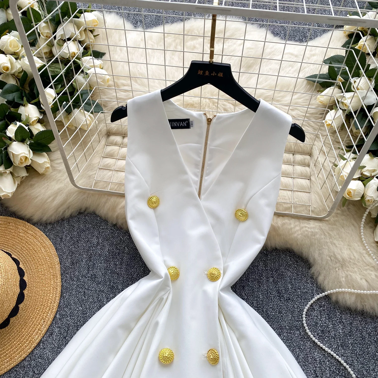 Franse elegante socialite stijl sexy v-hals mouwloos dubbele rij knopen hoge taille a-lijn temperament korte jurk dames zomer