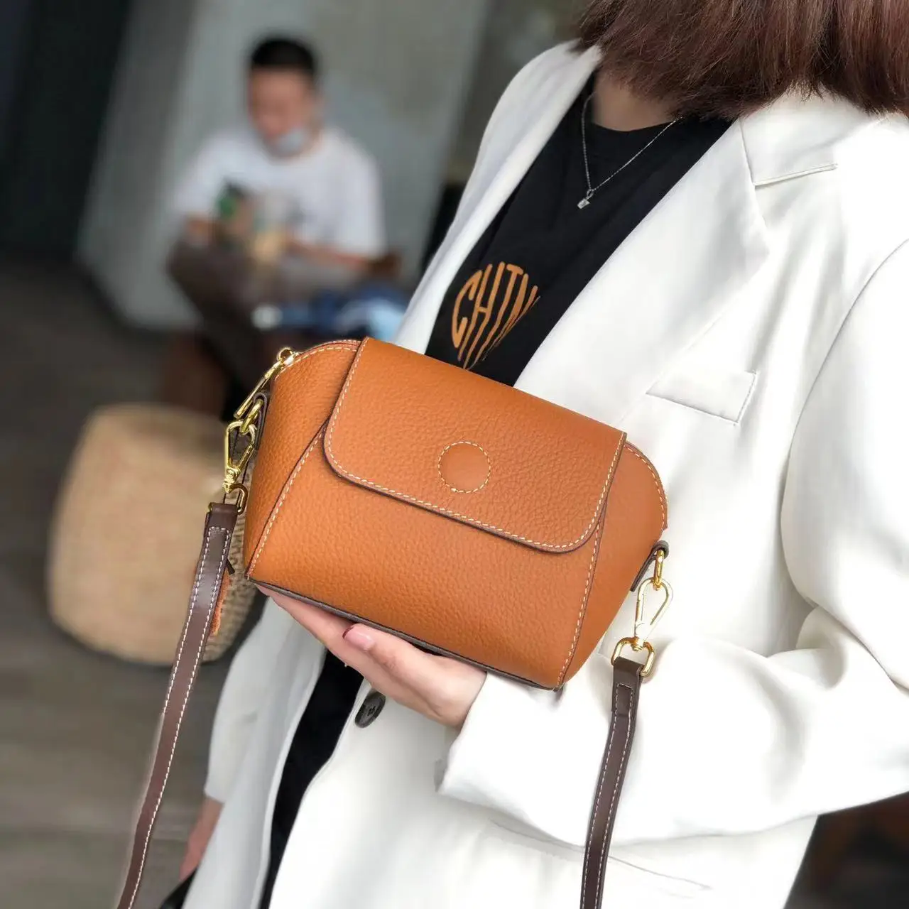 Genuine Leather Women\'s Bag Niche Small Shell Bag Head Layer Cowhide Casual Fashion One-Shoulder Crossbody Handbag Is Versatile