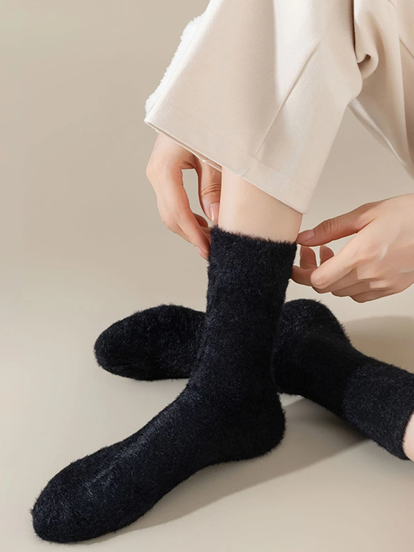 5/10/15 زوجًا من الجوارب النسائية ذات اللون العادي من فرو المنك السميكة والدافئة لمنتصف الساق #6