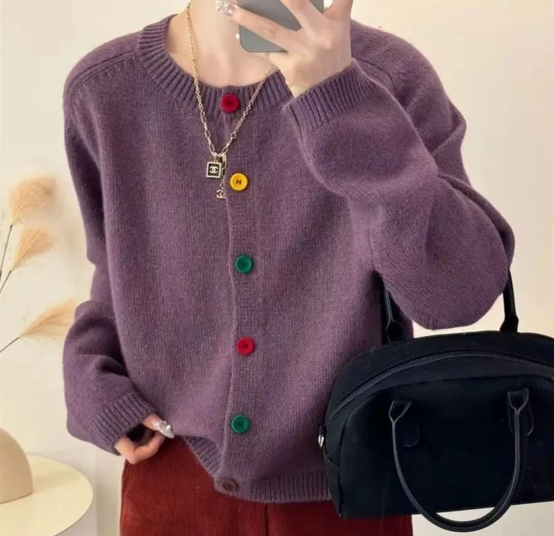 Dulce y fresco cuello redondo botón colorido abrigo de punto estilo académico occidental