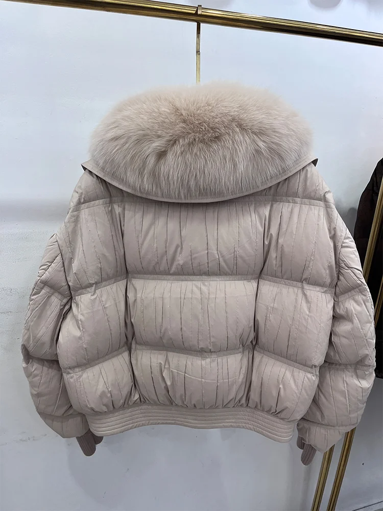 2025年冬の暖かいレディース本物の90%グースダウンジャケット、天然フォックスファーの襟付き厚手コート、ラグジュアリーなアウターウェア、ダウンジャケット