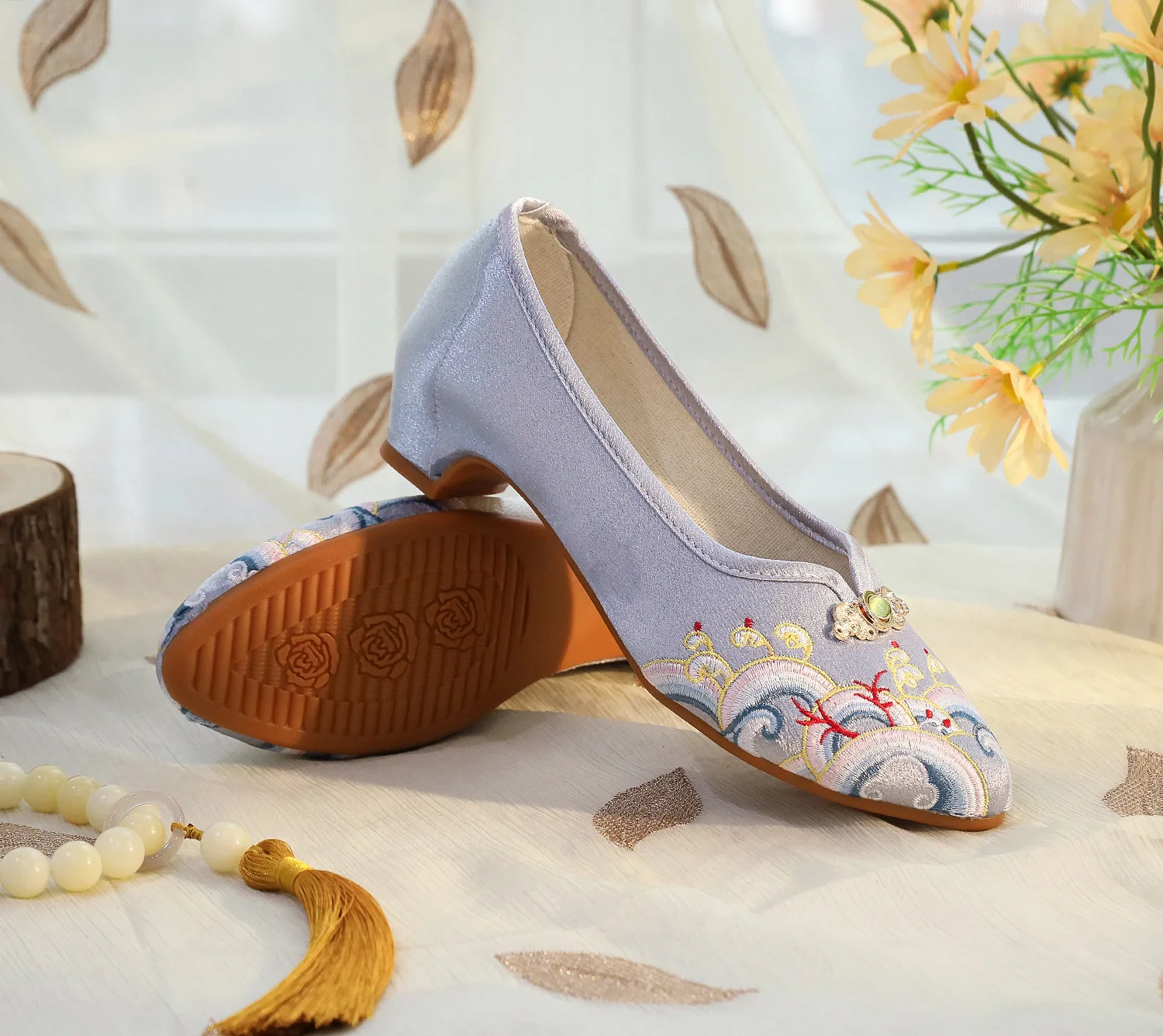 Spring new style old Beijing cloth shoes simple and elegant cheongsam-style single shoes ethnic style embroidered shoes