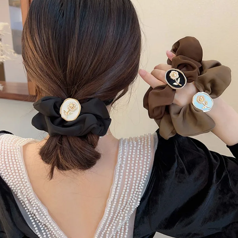 

Глянцевая атласная резинка для волос с маленьким цветочным декором, коричнево-черная, суперэластичная, нескользящая, дышащая, элегантная, для женских причесок-хвостиков