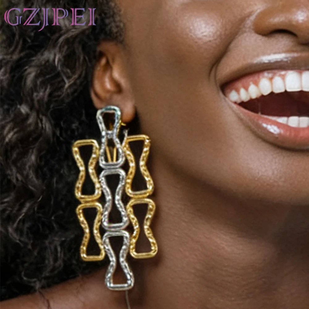 GZJPEI Zweifarbige Große Ohrringe mit Hohldesign Geometrische Hängeohrringe für Damen Modischer Statement-Schmuck Geschenk 2026 Neu