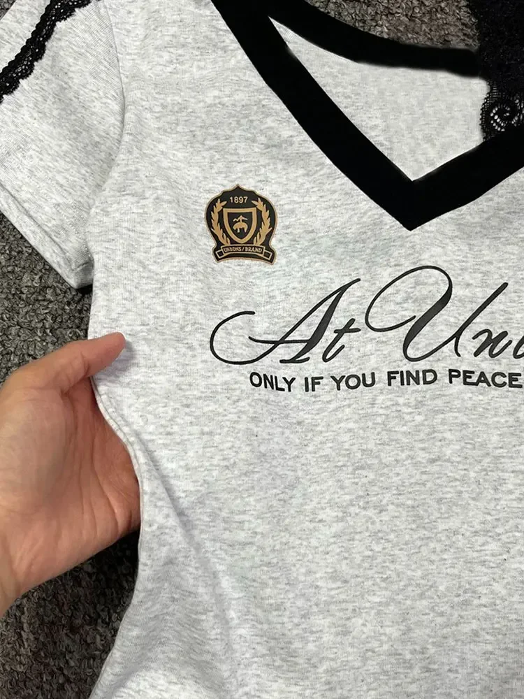 Blanc-gris dentelle Sport Sexy été hors épaule haut femmes Y2k col en V à manches courtes t-shirt mode coréenne dame t-shirts basiques 2025 nouveau