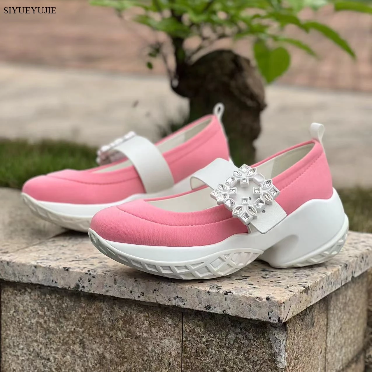 Scarpe vulcanizzate poco profonde con gancio e anello in cristallo in vera pelle 2024 nuove scarpe Casual con suola spessa scarpe sportive Mary Jane