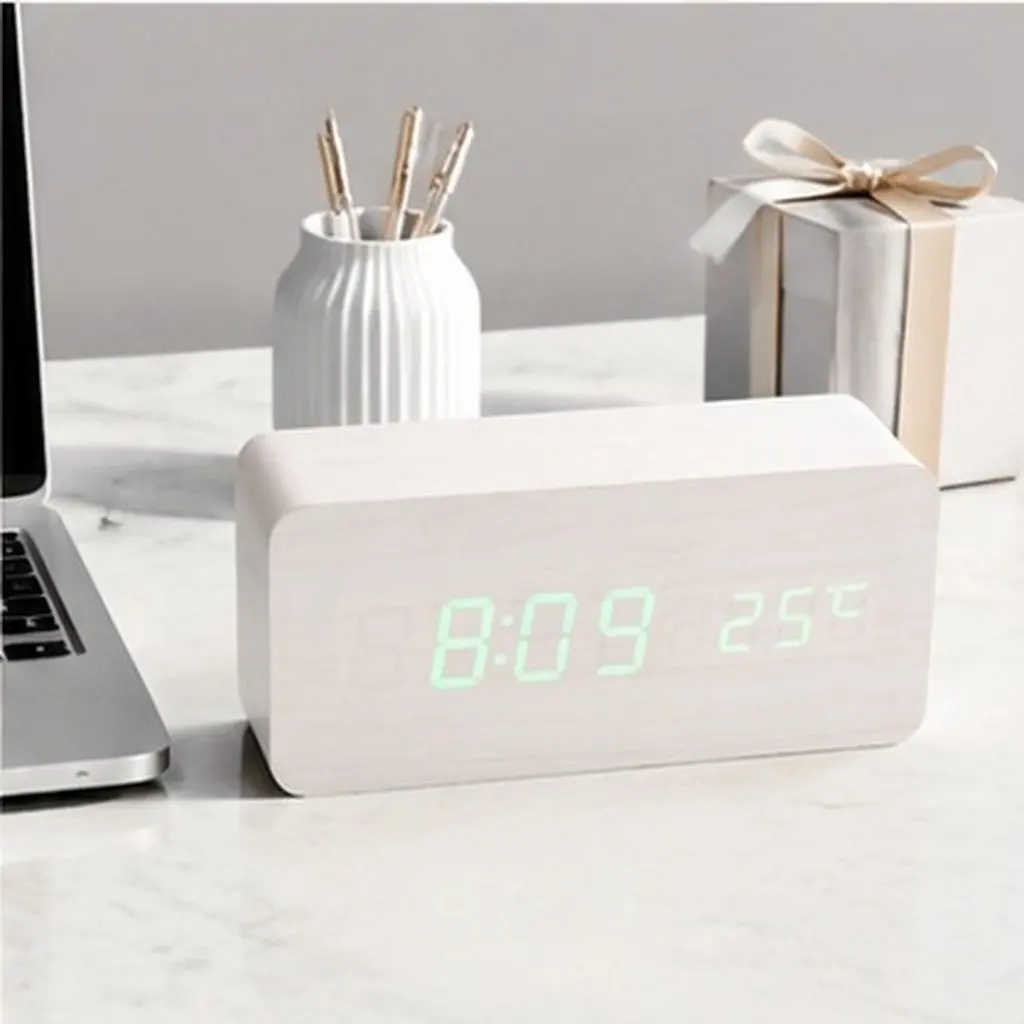 USB Aaa Powered LED Wooden Desk Alarm Clock White Green LED Digital Display Voice Control Date Temperature Alarm Multi Function