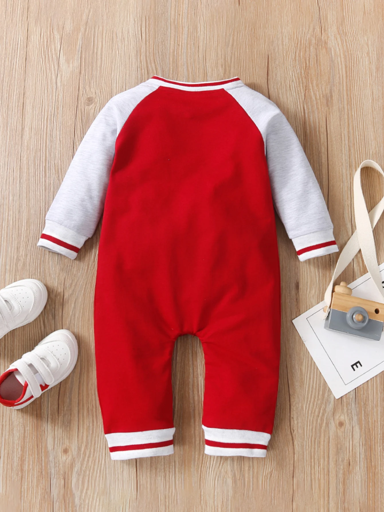 Niedlicher, personalisierter Baby-Jungen-Overall, modischer Buchstaben-Print, langärmlig, Rundhalsausschnitt, bequeme Kleidung für Kleinkinder – Detail 3