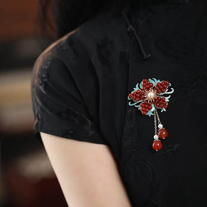 

Vintage Red Classic Brooch Unique Pin for Women Cheongsam Coat Autumn Winter Traditional Daily Fashion Styling Wear Accessory