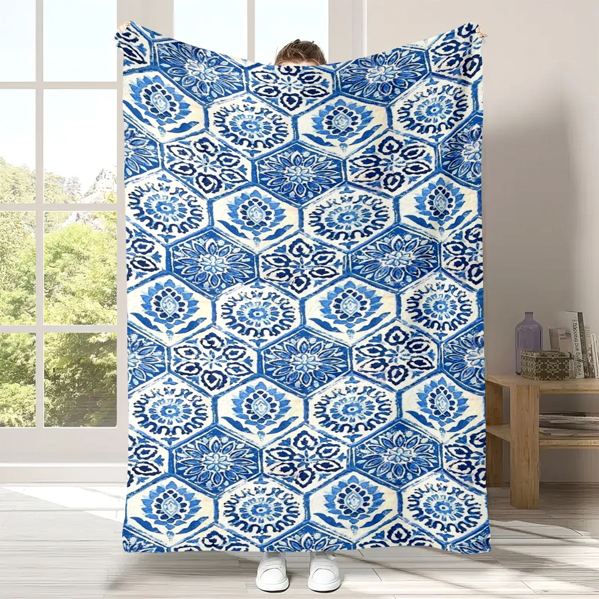 Mediterranean Blue Tile Floral Flannel Throw Blanket Vintage Hexagon Pattern Soft Warm Blanket for Couch Bed Home Decor Gift