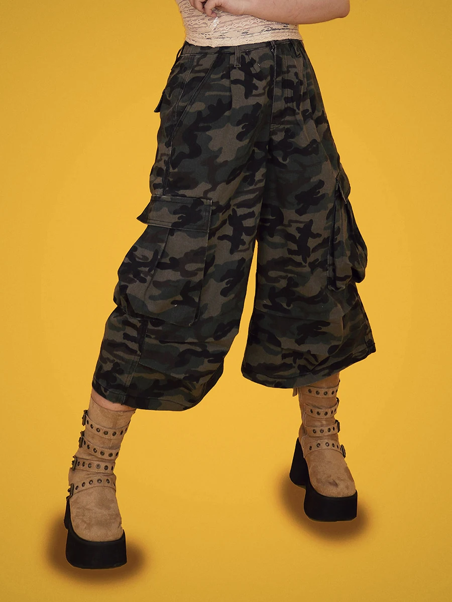 REDDACHiC Camouflage Multi-pocket Bermuda Pants for Women Retro High Rise Pleats Wide Leg Cargo Jean Shorts Harajuku Streetwear