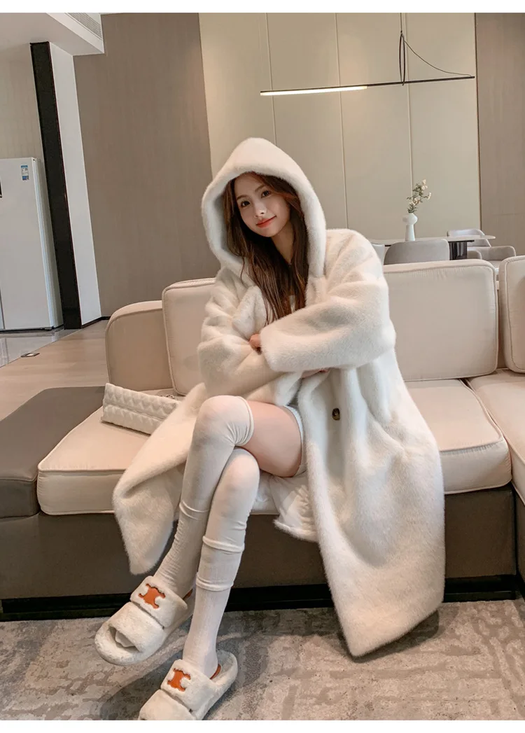 Рисунок 6 - Женские шубы из искусственного норкового меха