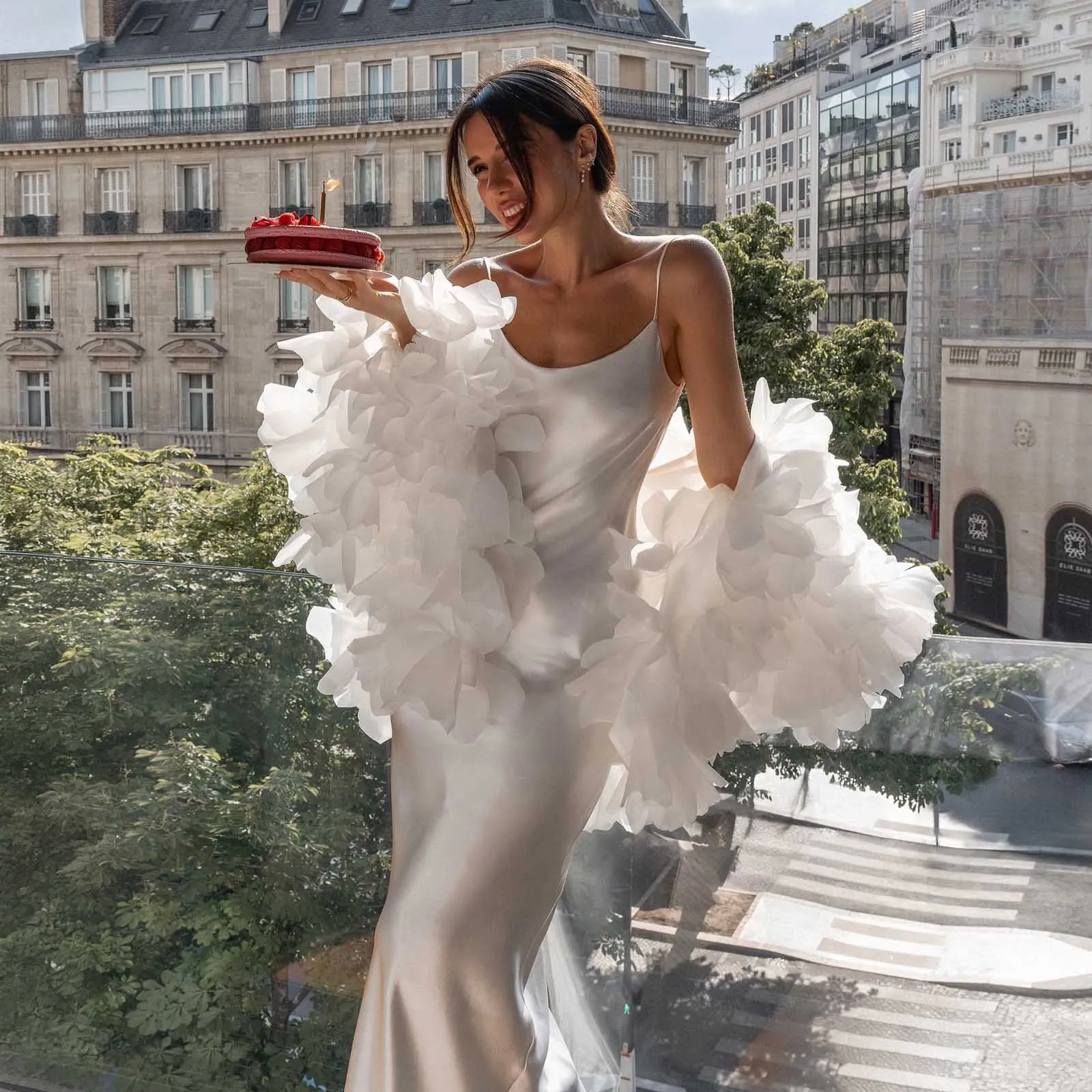 رومانسية الأبيض الأزهار سترة الأورجانزا المرأة كيب اليدوية الإناث سترة كبيرة الحجم الزفاف معطف الزي سترة لفستان #1