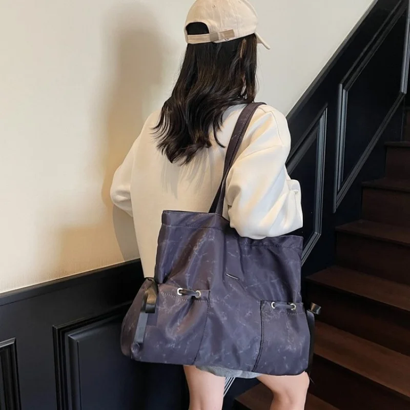 

Trendy Designer Bag With Letter Logo For Women Paris Fashion Vintage Solid Color Tote Messenger Purse Leather