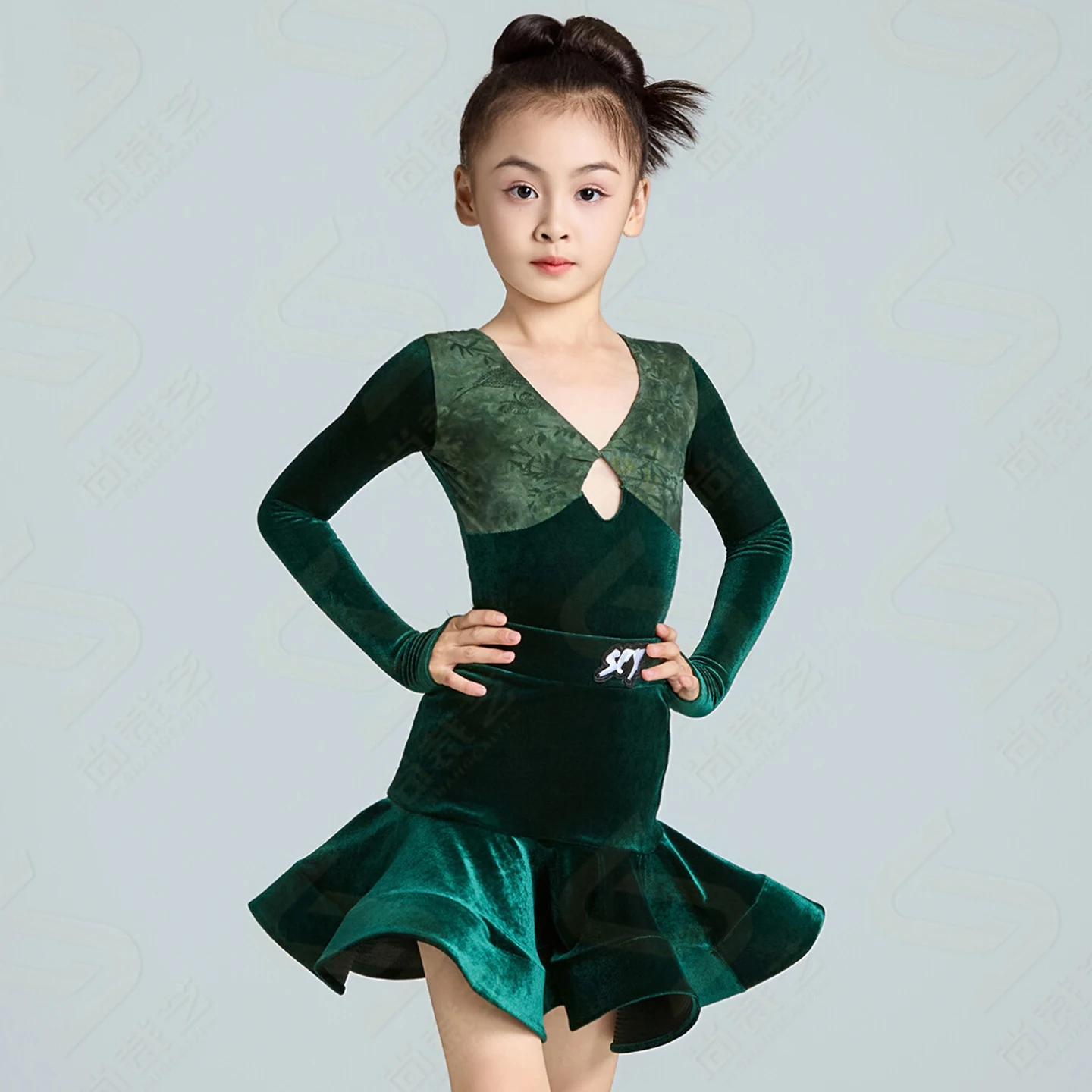

Green Velvet Latin Dance Dress For Girls Competition Clothing Long Sleeves Split Suit Children Latin Dance Practice Wear NV25786