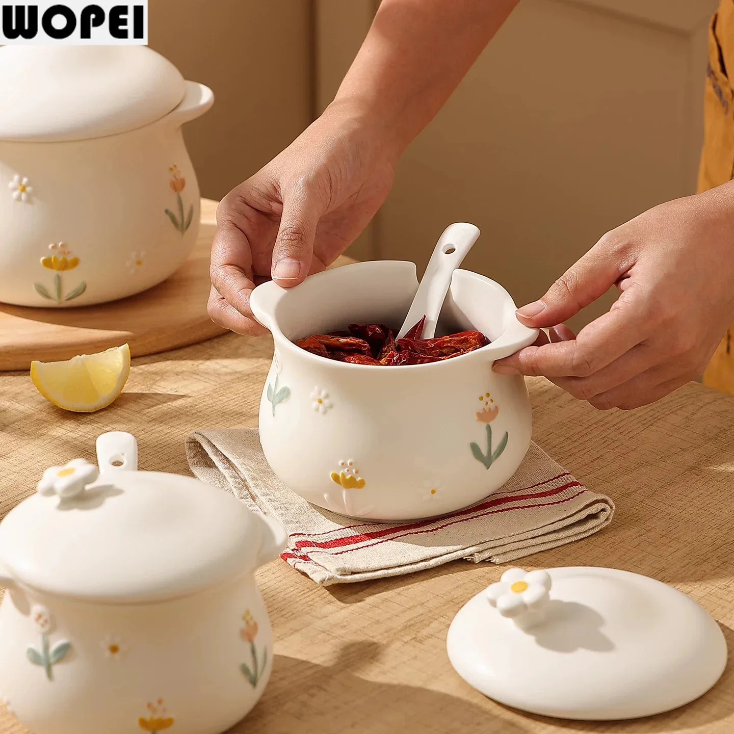 Relief Daisy Ceramic Seasoning Jar Creative Pork Oil Jar Salt Jar Spice Jars Chili Pepper Powder Jars Kitchen Seasoning Tool