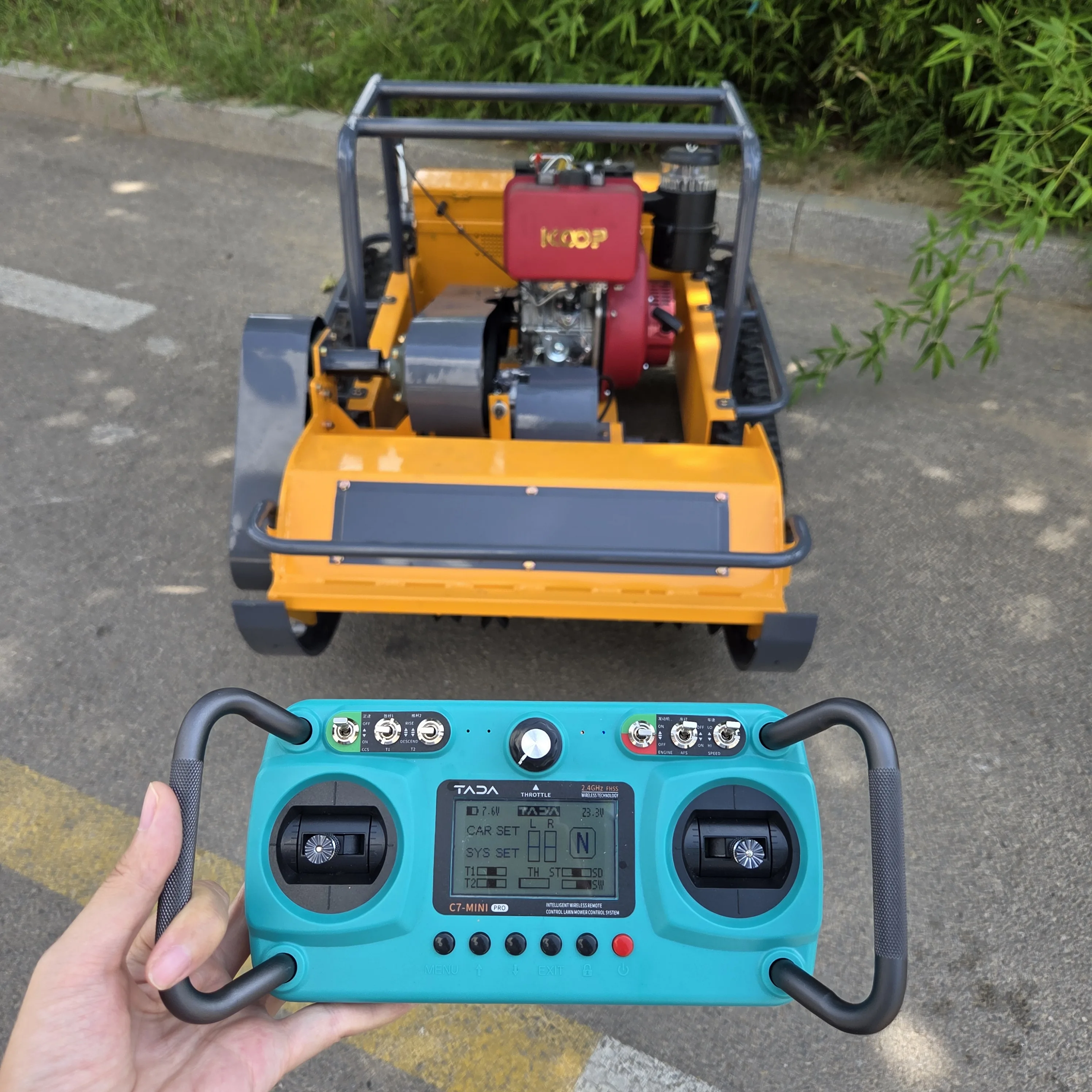 800mm high power diesel flail mower for home garden, four-stroke cordless, 24V industrial grade remote control design, suitable