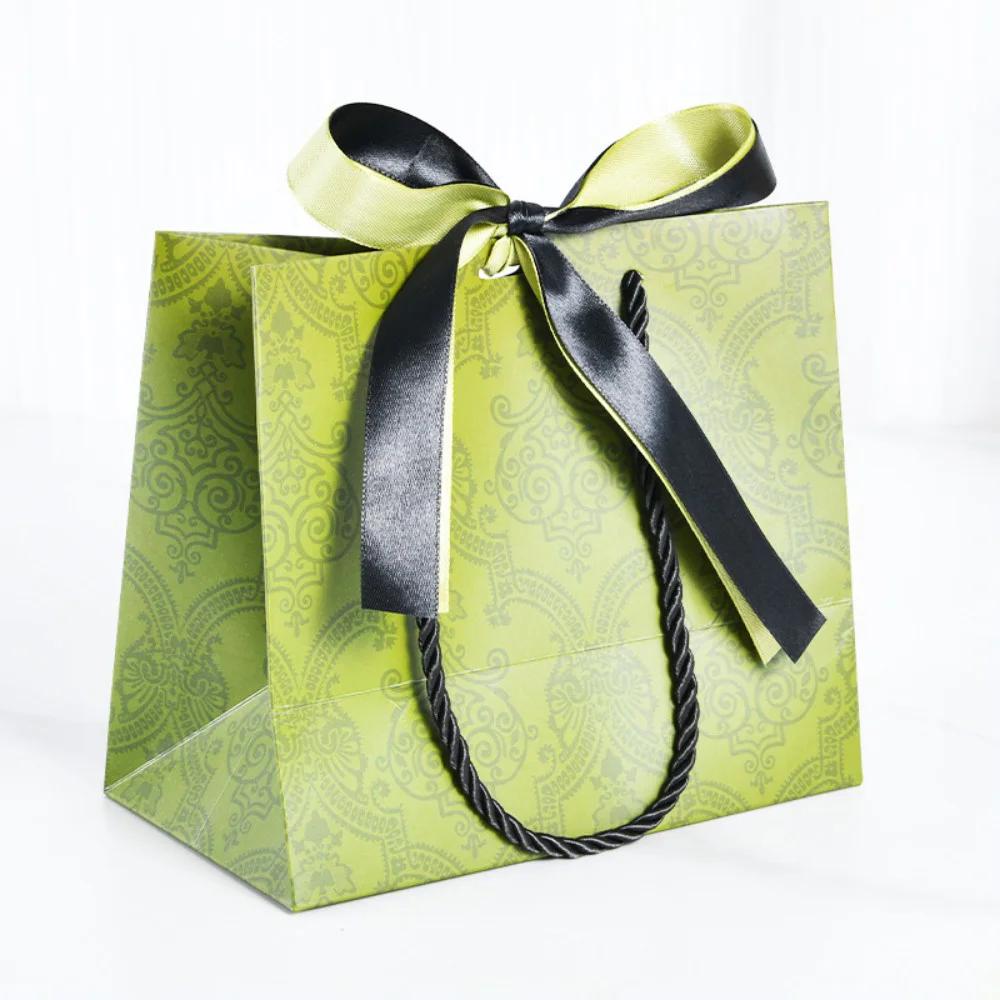 High Quality Shopping Packaging Bag with Long Ribbon Large Capacity White Cardboard Gift Bag Folding Gift Box Flower Packing Box