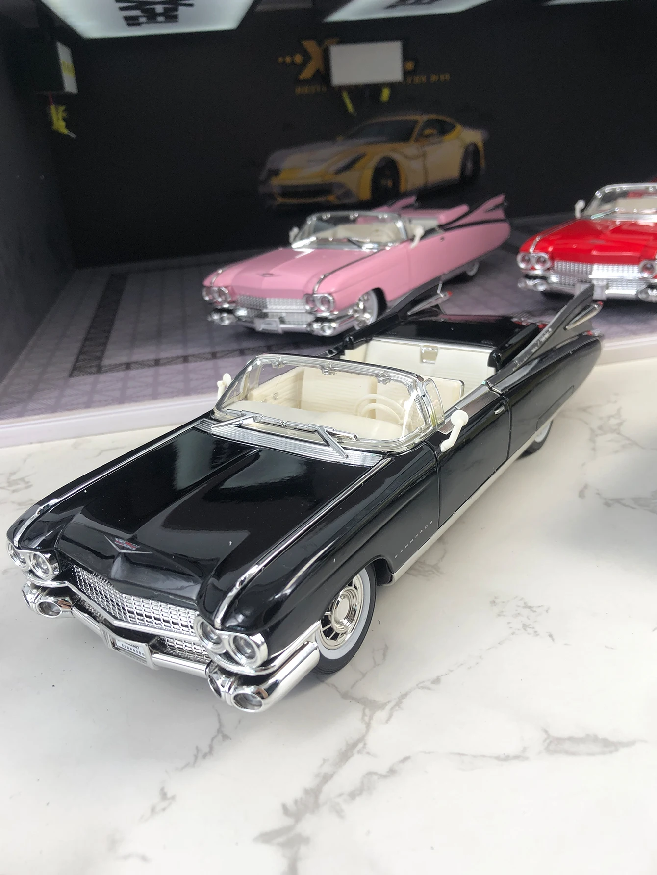 

1:24 имитация модели автомобиля ElDorado из цинкового сплава, статическое украшение, металлический коллекционный подарочный автомобиль