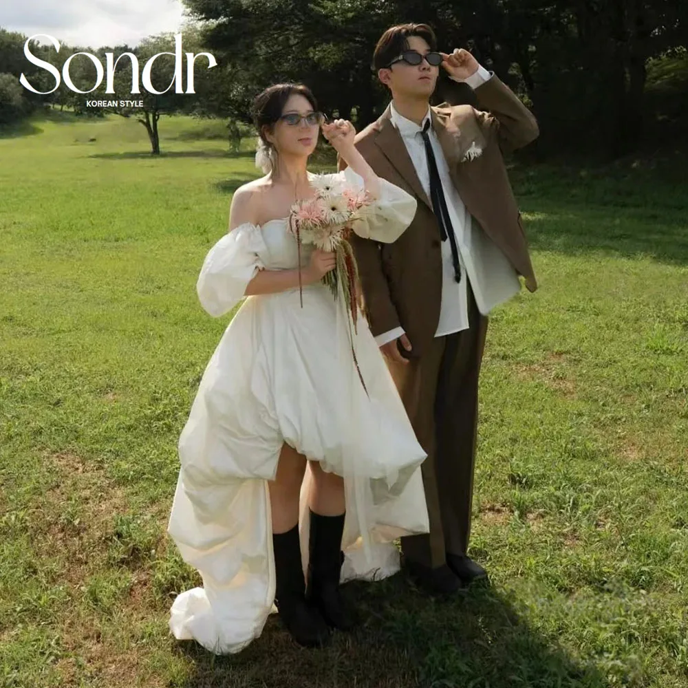 

Sondr элегантное высокое низкое свадебное платье с открытыми плечами и пышными рукавами цвета слоновой кости корейское свадебное платье для фотосессии по индивидуальному заказу