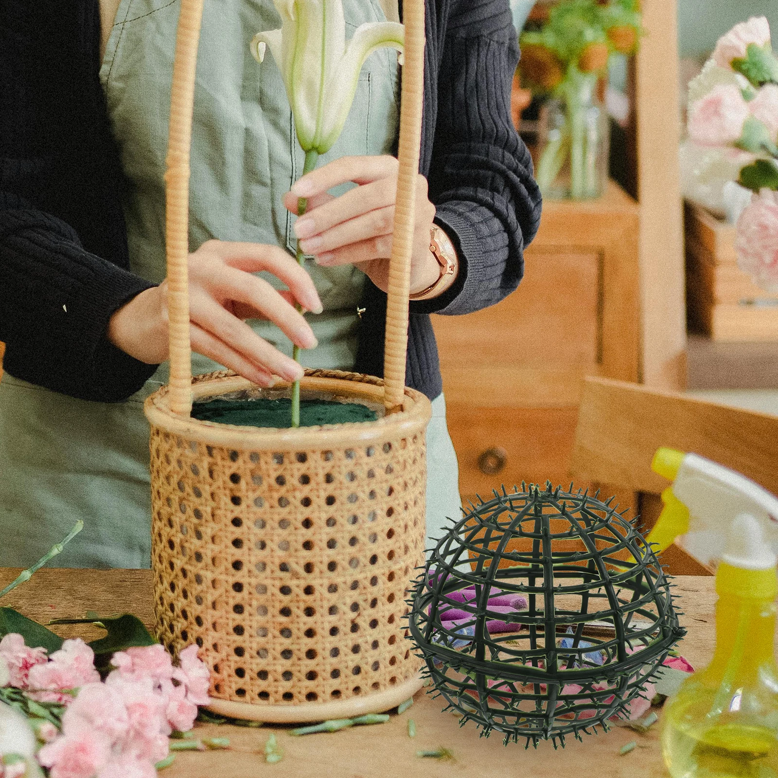 

20cm Hollow Grass Ball for Flower Arrangement Decorative Artificial Plant Plastic Frame Topiary Support Cage Faux Boxwood Garden