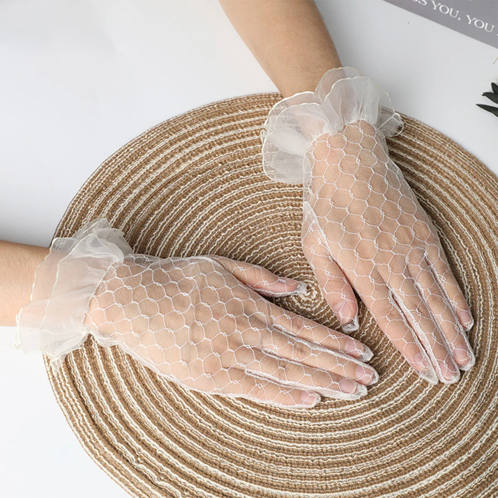 

Women's Short Lace Gloves Tea Party Ladies White Mesh Lace Party Costumes Gloves For Wedding Bridal Evening Dress Accessory