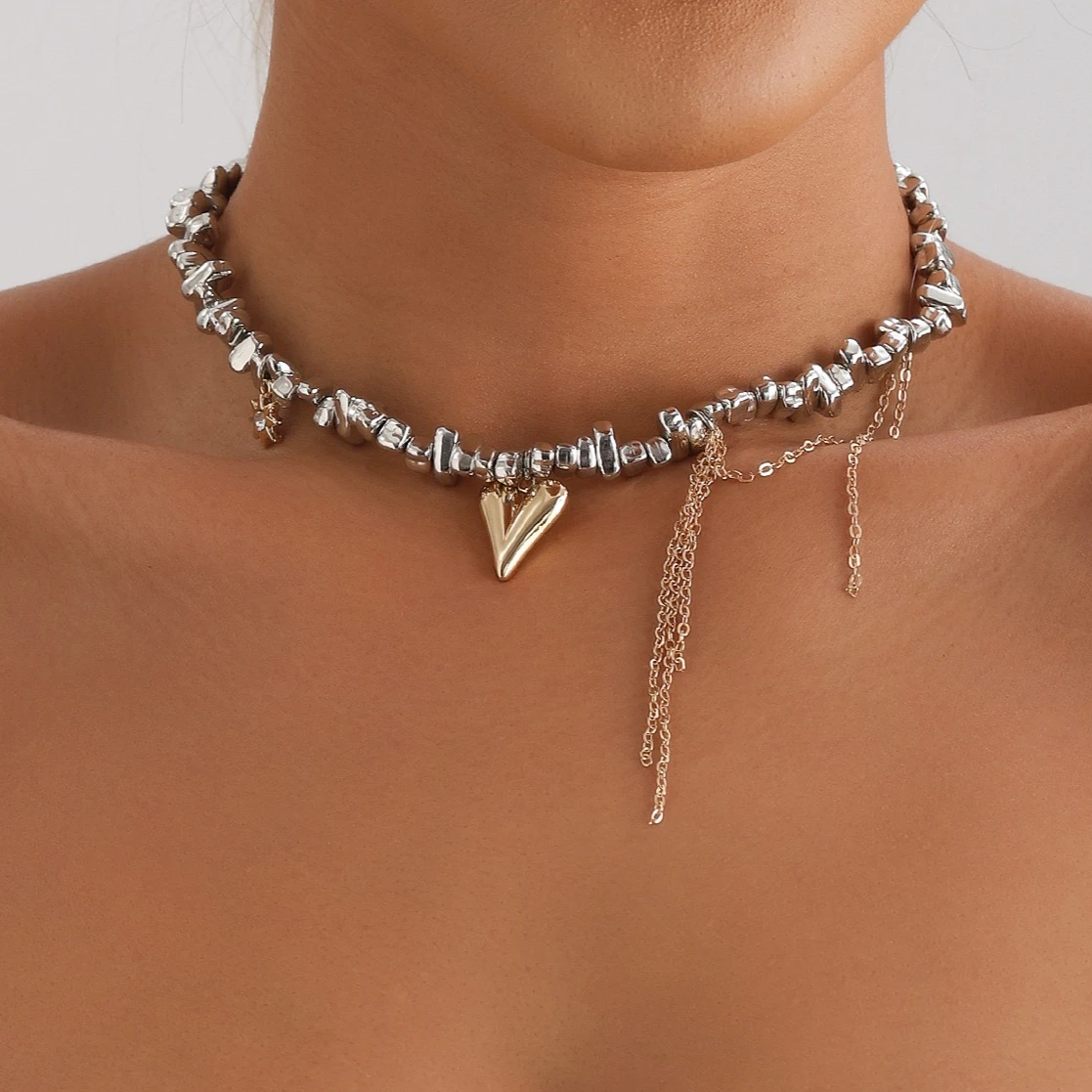 Nuevo Gargantilla con borlas de corazón Y2K, collar de aleación con cuentas irregulares, diseño de Metal, joyería