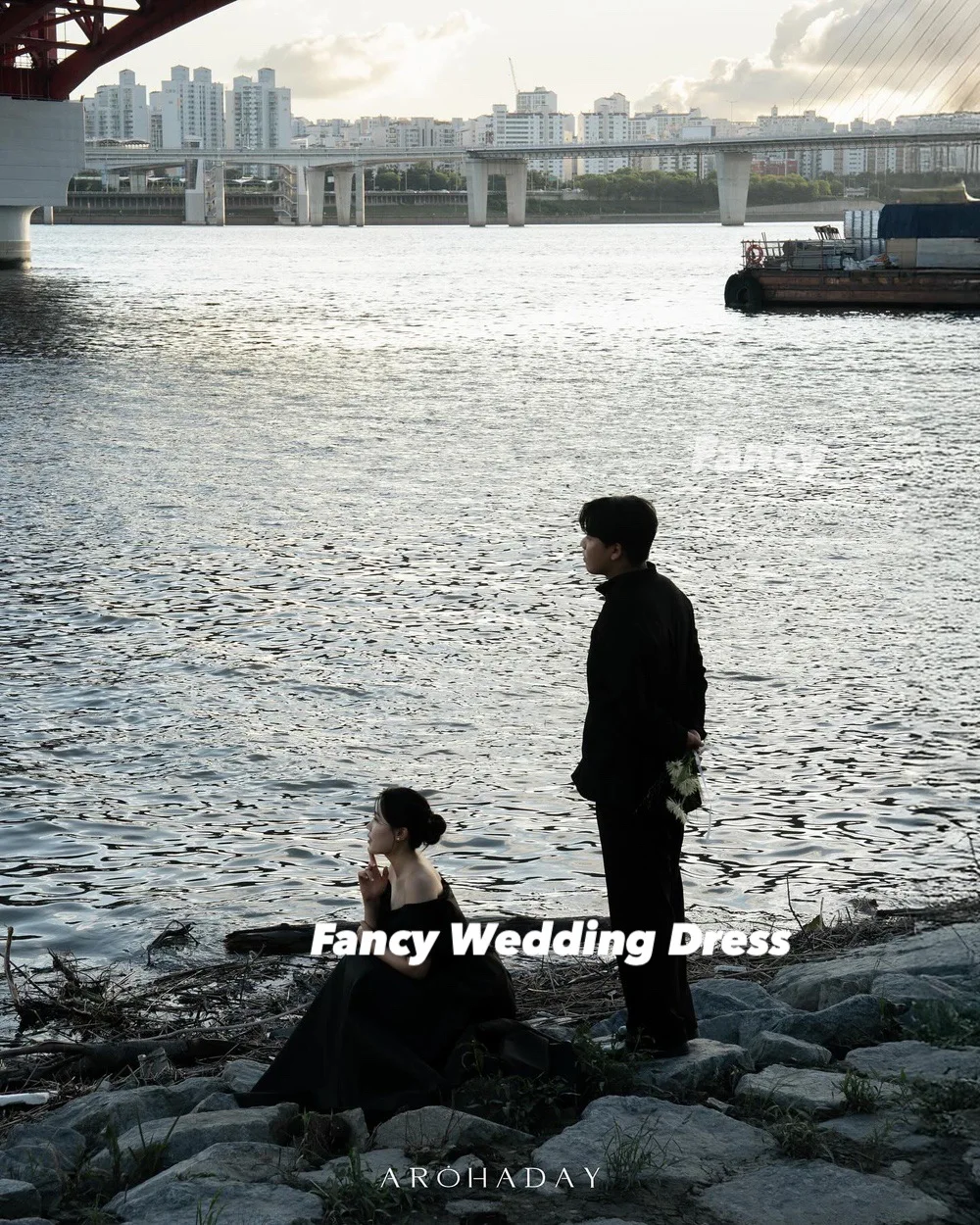 화려하지만 심플한 오프숄더 웨딩드레스, 리본 장식, 한국 스타일 사진 촬영용, A라인, 부드러운 새틴 소재, 바닥까지 닿는 길이, 맞춤 제작 가능