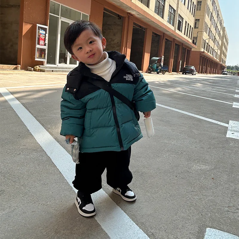 Children's clothing autumn and winter new style children's down jacket, medium and large children's thick color blocked off hat,