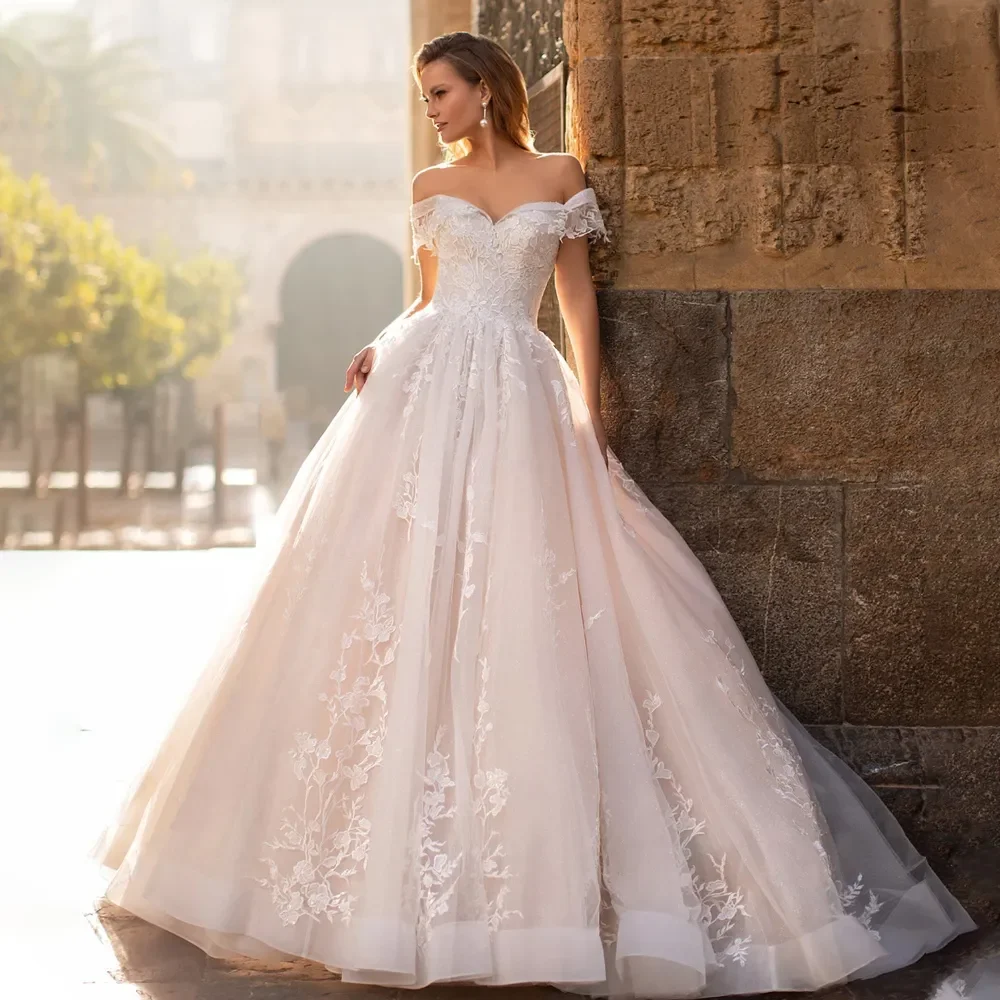 Elegant romantic A-line luxury wedding dress Sexy V-neck backless Bohemian bridal party dress with floor length outdoor garden