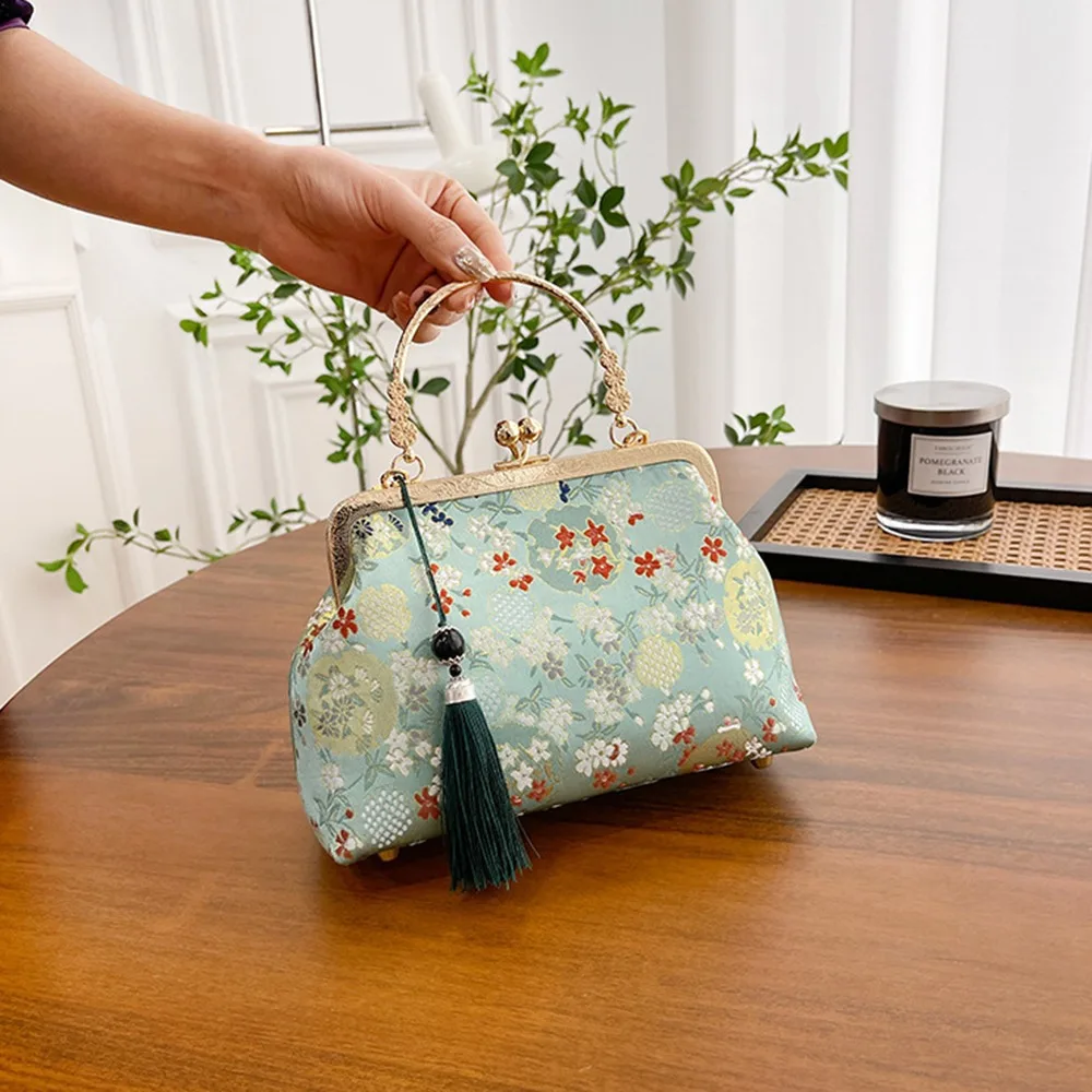 

Retro Cheongsam Banquet Bag Flower with Tassel Pendant Chinese Style Handbag Handheld Large Capacity Kiss Lock Shoulder Bag