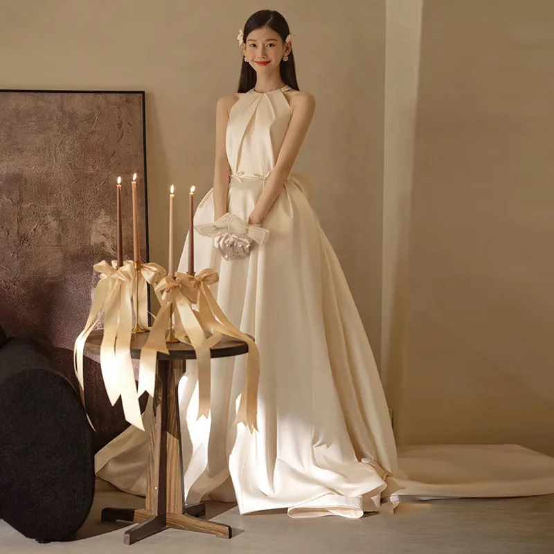 

French Light Wedding Dress Simple New Bridal High-Grade Satin Halter Outdoor Dress Elegant Welcome Main Yarn Trailing