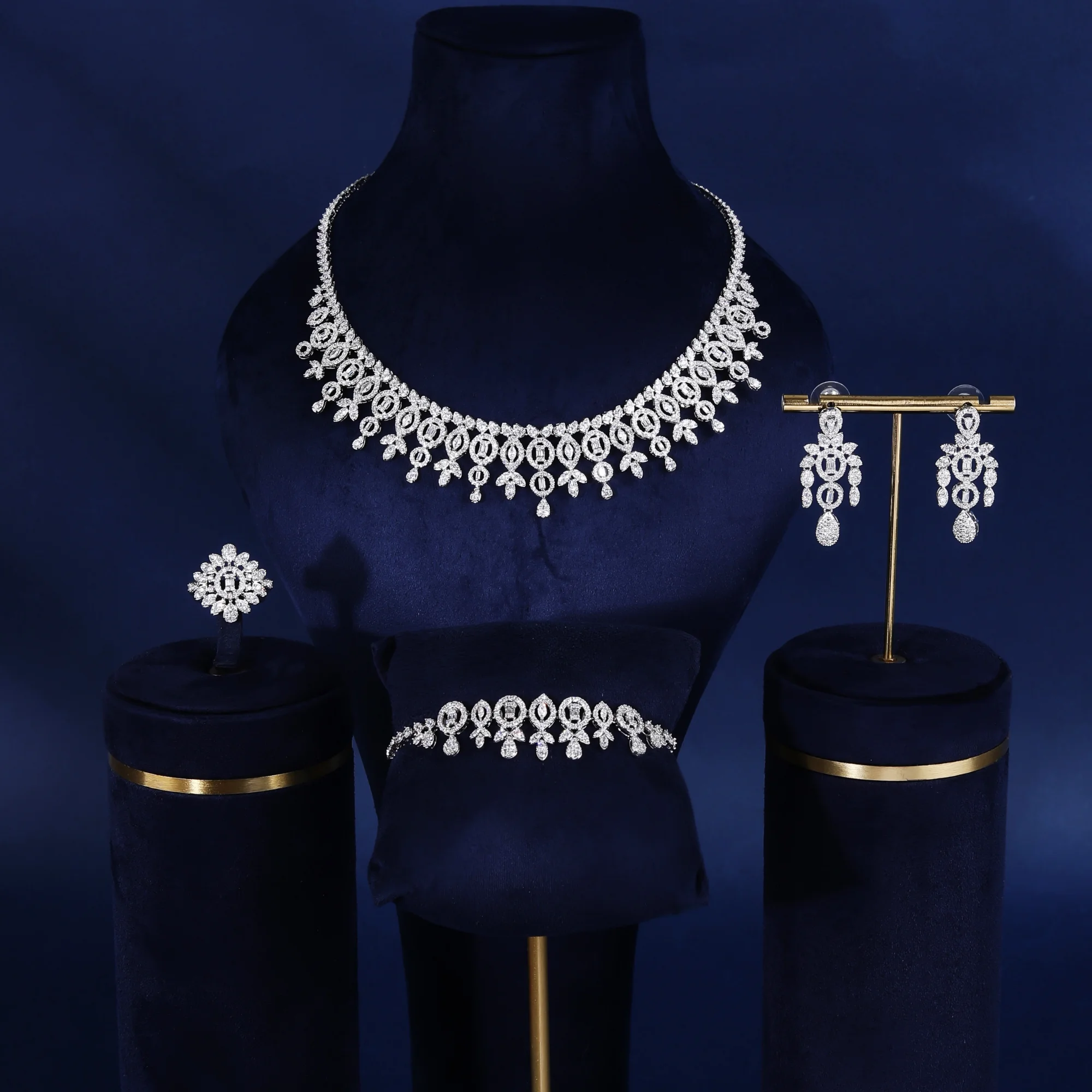 

Luxury and Exquisite Jewelry Set 3A Zircon Electroplated Platinum Necklace with Adjustable Ring for Mother's Day Gift