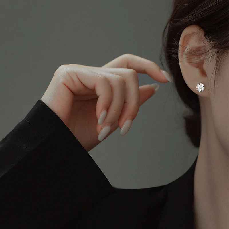 Metiseko 925 أقراط فضة واضحة زركون أقراط ماجيك أربع أوراق البرسيم مطلي البلاتين للنساء محظوظ لطيف 2022