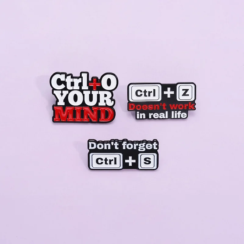 Kreatywne przypinki broszki z literami klawiatury Nie zapomnij o skrótach Ctrl Plus S Design z twardą emalią ze stopu metalu Przypinka do klapy płaszcza Akcesorium Prezent