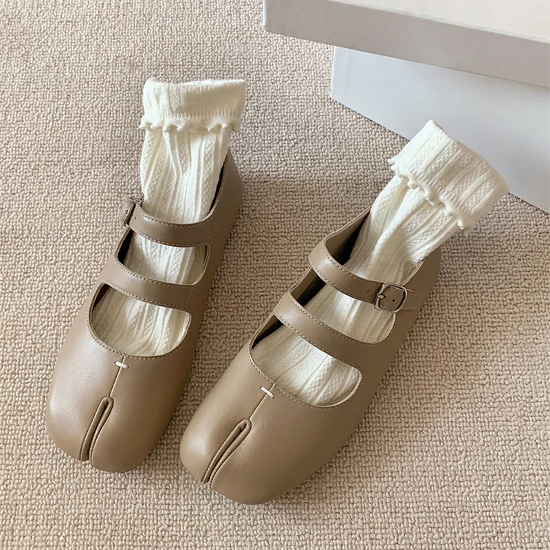 New Trotter Split Toe Buckle Flat Casual Mary Jane Shoes Women