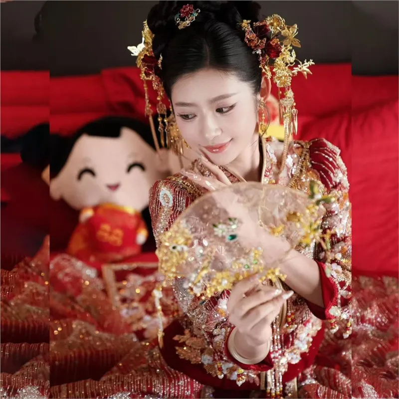 ชุดแต่งงานแบบจีนโบราณลายมังกรและหงส์สไตล์อุตสาหกรรมหนักแบบใหม่