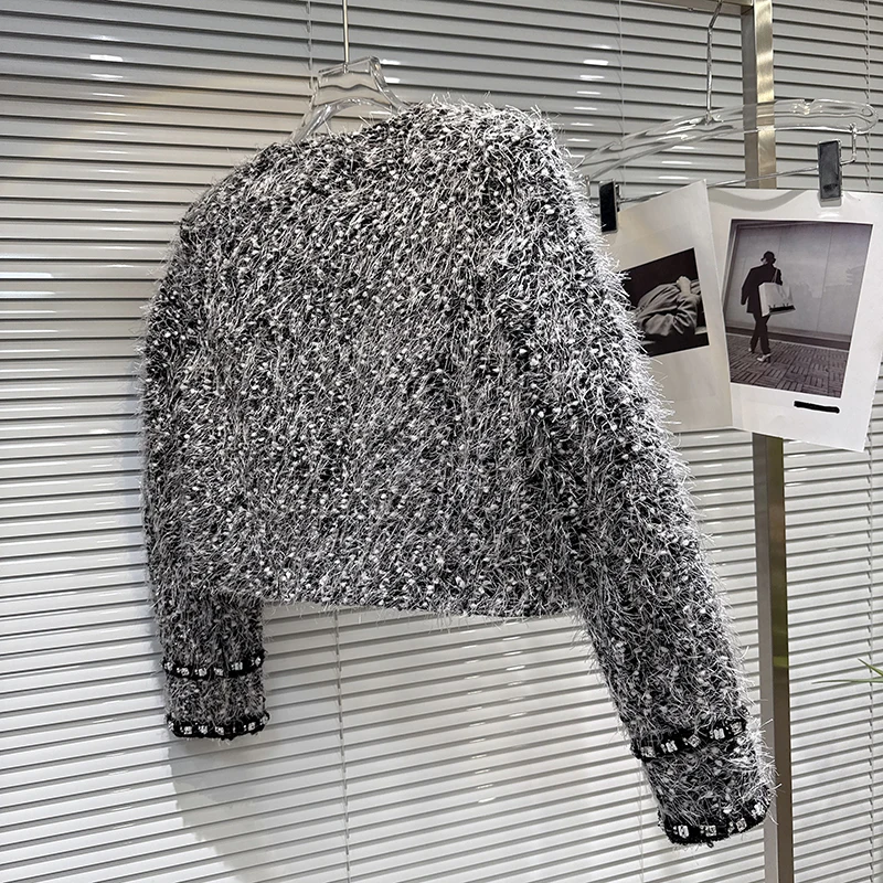 2025 invierno nuevo pequeño estilo fragante industria pesada chaqueta de plumón de diamante de las mujeres cuello redondo elegante abrigo de estilo corto