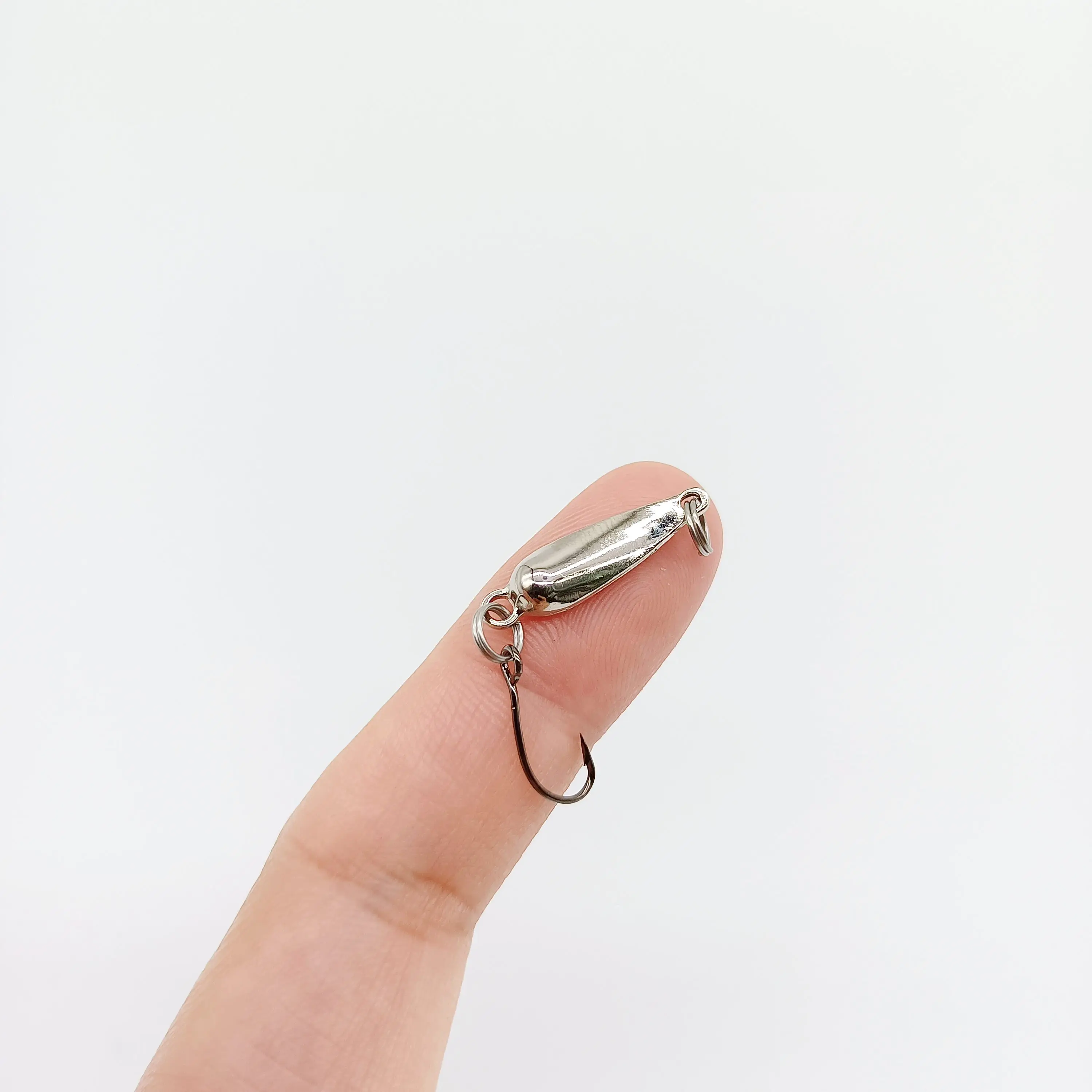 DUODUOYU 1PCS Metall Spinner Löffel Angeln Lockt 1,1g/2,2g/3,5g/5g/7g Isca Künstliche Harte Köder Bass Salzwasser Angeln Werkzeuge