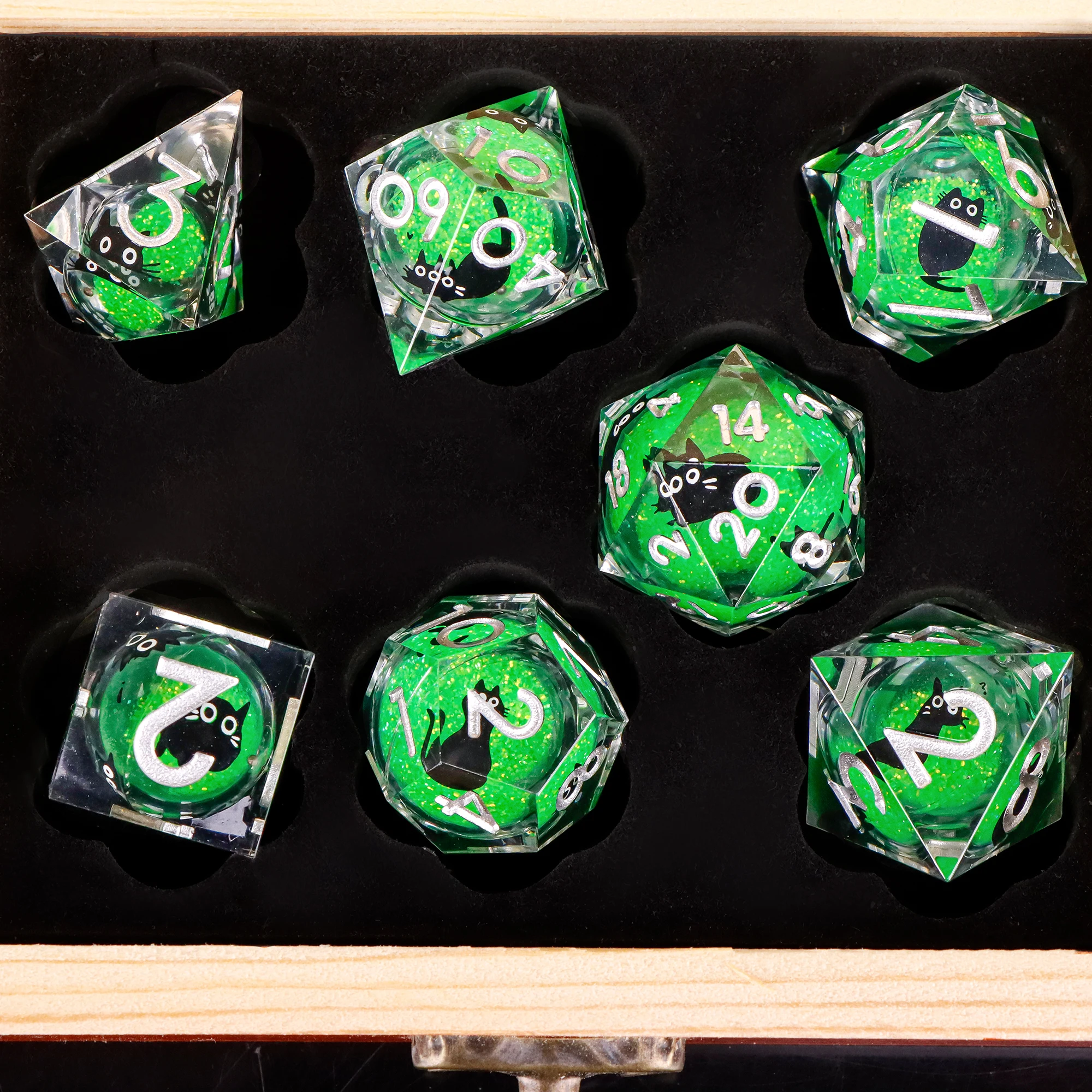 

Green Liquid Core Dice Set Black Cat Dice 7 Pcs Dice for Dungeons and Dragons, RPG Polyhedral D&D Dice Handmade RPG Resin Dice