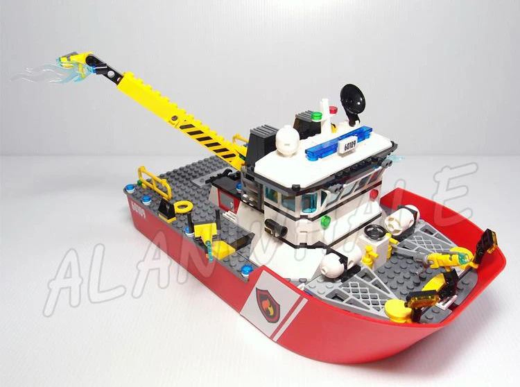 450pcs Town Fire Boat Lighthouse Dinghy Water Cannon Crane Arm 10830 Building Blocks Kit Bricks Compatible with Model