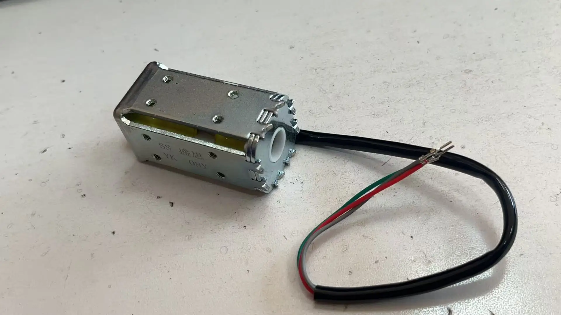 2 Peças de Boa Qualidade para Máquina de Tricô: Solenoide Transportador de Fio para Máquina de Tricô Chinesa
