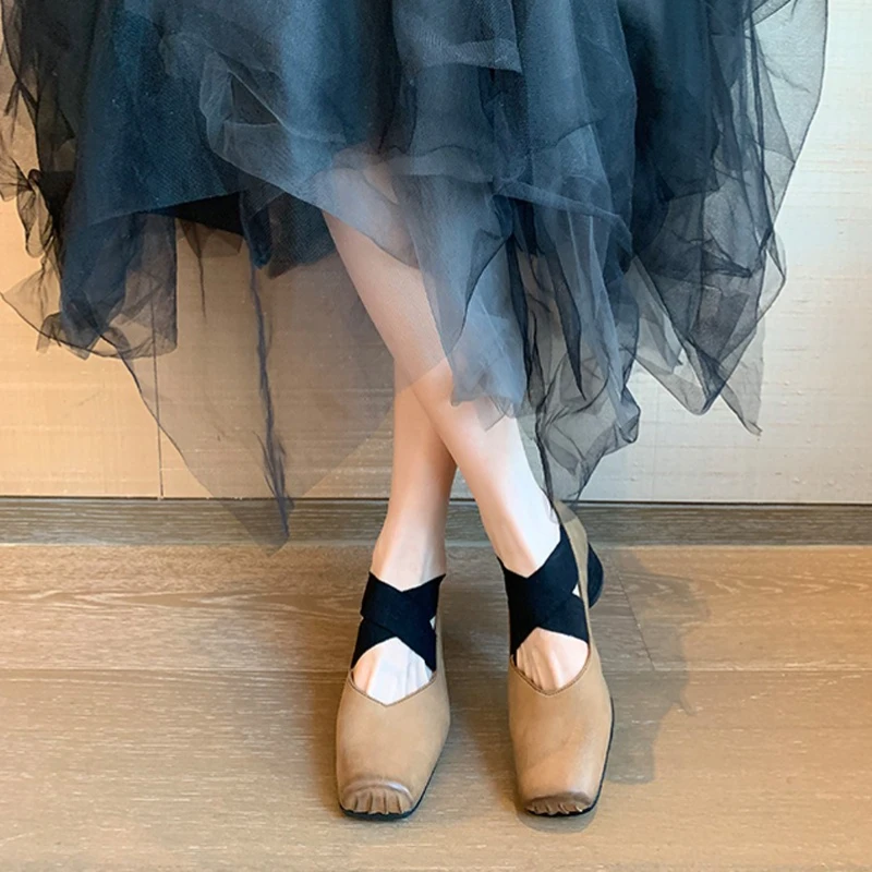 

Women's Autumn and Winter Retro Cross Strap Square Head Comfortable Chunky Heel High Heel Pig Nose Ballet Shoes